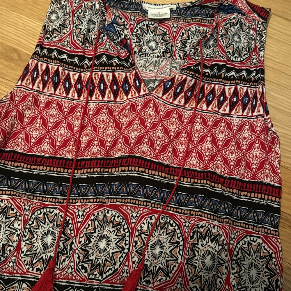 Bohemian Sleeveless Dress with Red and Black Patterns - Picture 3 of 4